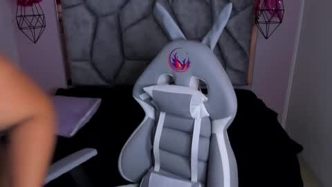 Snapshot of naia_karter chatting on 02.14.25 online show from 02.14.25