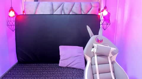 Snapshot of naia_karter chatting on 02.16.25 online show from 02.16.25