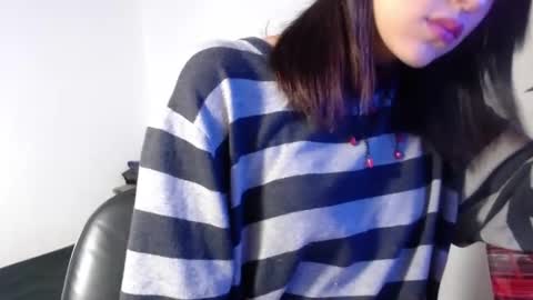 naiakit18 online show from 02.13.25