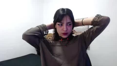 naiakit18 online show from 02.19.25