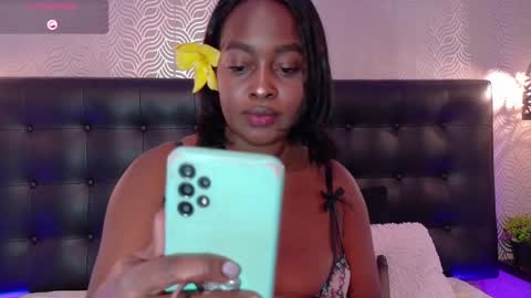 naiaramasson_ online show from 10.02.25