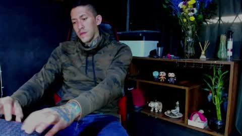 naider_1 online show from 04.19.26