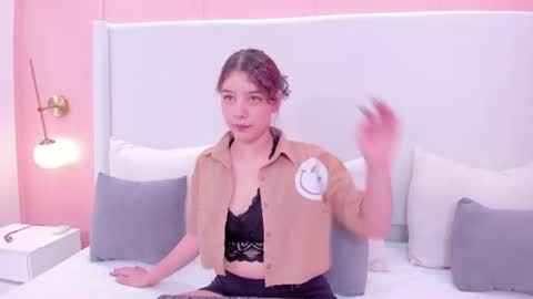 Snapshot of naira_velvet chatting on 06.18.26 N A I R A online show from 06.18.26