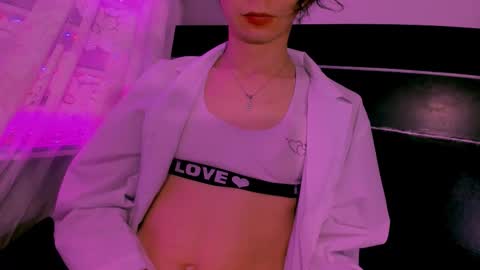 Snapshot of najimi_uwu chatting on 10.21.25 NAJI  online show from 10.21.25