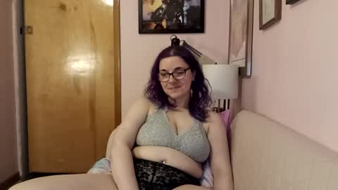 Snapshot of nakedcrafts chatting on 01.20.25 Lizzy online show from 01.20.25