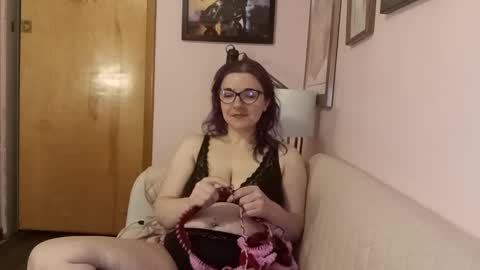 Snapshot of nakedcrafts chatting on 01.22.25 Lizzy online show from 01.22.25