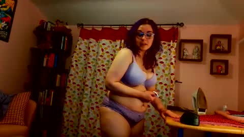 Snapshot of nakedcrafts chatting on 01.31.25 Lizzy online show from 01.31.25