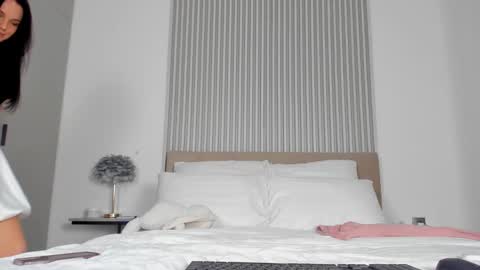 nakedjewel online show from 03.08.25