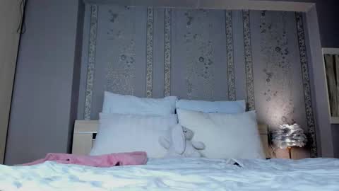 nakedjewel online show from 09.19.25