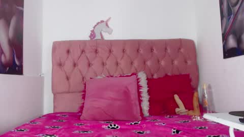 Snapshot of nalaroy chatting on 10.08.25 NALAROY online show from 10.08.25