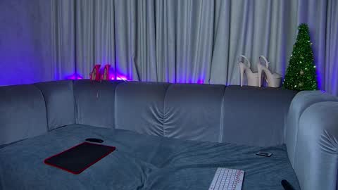 Snapshot of nally_ferrari chatting on 01.08.25 Nally online show from 01.08.25