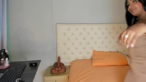 Snapshot of nami_sam chatting on 10.14.25 nami_sam online show from 10.14.25