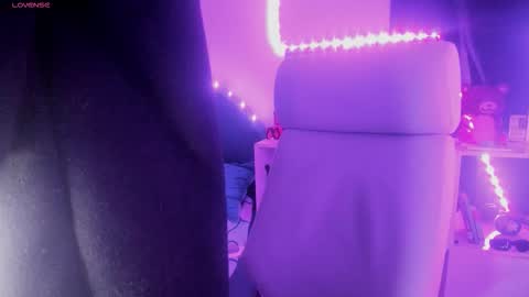 nami_white online show from 09.22.25