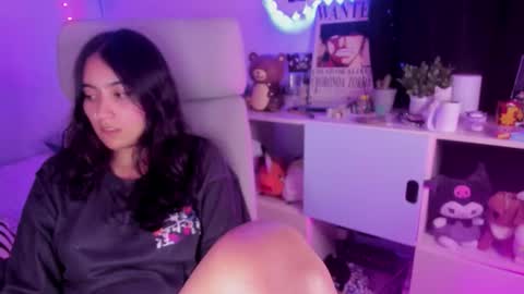 nami_white online show from 10.02.25