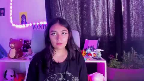 nami_white online show from 10.04.25