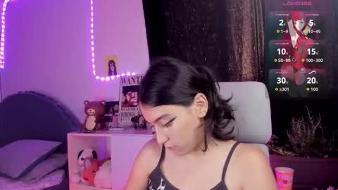 nami_white online show from 10.27.25