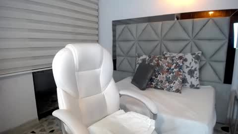 Snapshot of nana_levy chatting on 12.22.24 Nana levy online show from 12.22.24