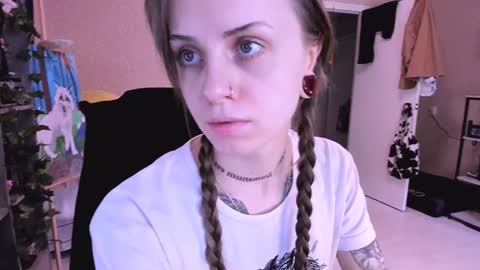 Snapshot of nanitamoore chatting on 01.11.25 Monday-Friday 12-4 AM and 6-9 AM New York time online show from 01.11.25