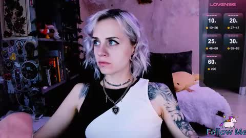 Snapshot of nanitamoore chatting on 10.06.25 Monday-Friday 12-4 AM and 6-9 AM New York time online show from 10.06.25