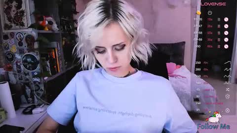 Snapshot of nanitamoore chatting on 10.15.25 Monday-Friday 12-4 AM and 6-9 AM New York time online show from 10.15.25