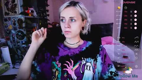 Snapshot of nanitamoore chatting on 10.16.25 Monday-Friday 12-4 AM and 6-9 AM New York time online show from 10.16.25