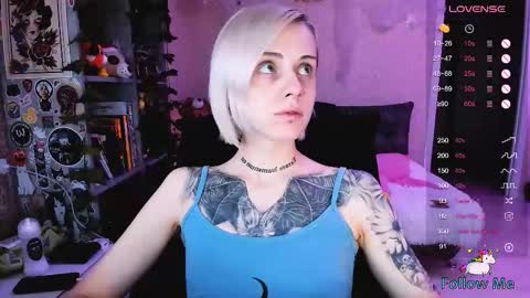 Snapshot of nanitamoore chatting on 10.21.25 Monday-Friday 12-4 AM and 6-9 AM New York time online show from 10.21.25