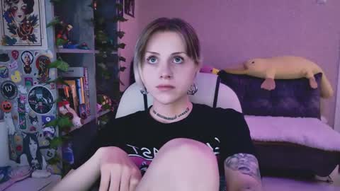 Snapshot of nanitamoore chatting on 06.04.26 Monday-Friday 12-4 AM and 6-9 AM New York time online show from 06.04.26