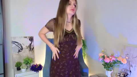 Snapshot of nannieenter chatting on 10.22.25 Marina online show from 10.22.25