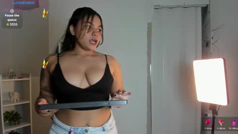 Snapshot of nanny_cute chatting on 10.19.25 NANY online show from 10.19.25