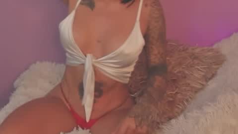 Snapshot of nany_tnt chatting on 01.12.25 NANY online show from 01.12.25