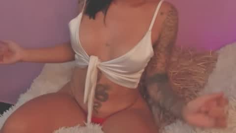 Snapshot of nany_tnt chatting on 01.12.25 NANY online show from 01.12.25