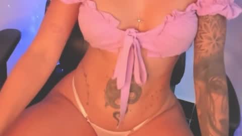 Snapshot of nany_tnt chatting on 02.01.25 NANY online show from 02.01.25