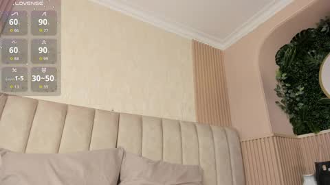 Naomi online show from 04.12.26