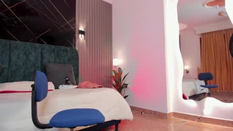 Naomi online show from 04.11.26