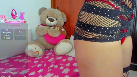 Snapshot of naomi_rouse_ chatting on 10.18.25 Naomi Rouse online show from 10.18.25