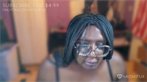 Snapshot of naomifux chatting on 01.05.25 Naomi online show from 01.05.25