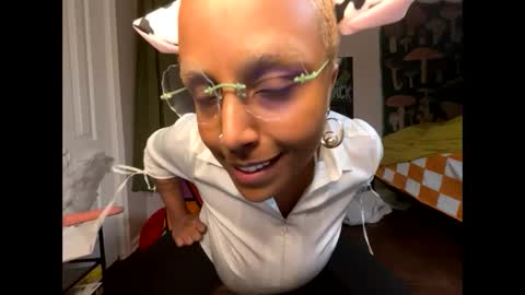 Naomigiirl6 online show from 12.15.24