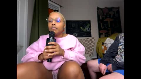 Naomigiirl6 online show from 12.20.24