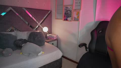 Naomi-Gray  online show from 06.08.26
