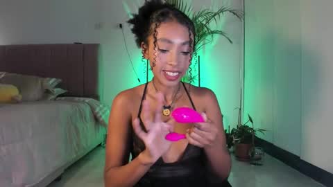 Naomii online show from 11.12.25