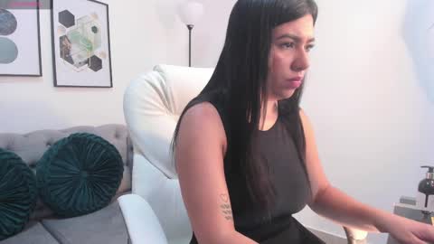 Snapshot of naomii_campbell_ chatting on 09.23.25 Naomi Campbell online show from 09.23.25