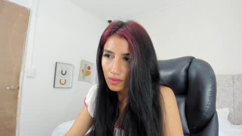 naomiiii   online show from 12.12.24