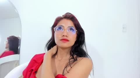 naomiiii   online show from 01.31.25