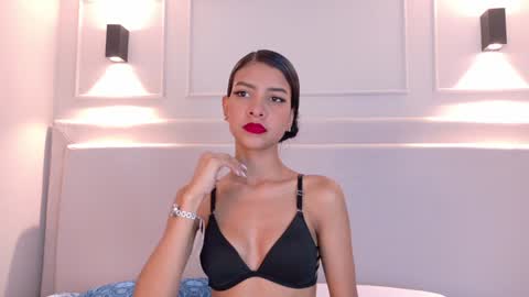 Snapshot of naomiklarc chatting on 12.21.24 Naomi Klarc online show from 12.21.24