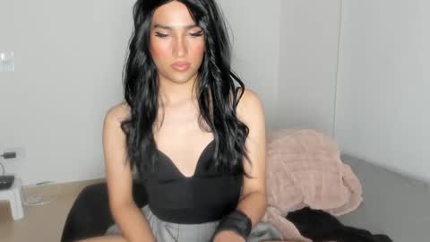 Snapshot of naomimoore chatting on 01.14.25 Naomi Moore online show from 01.14.25