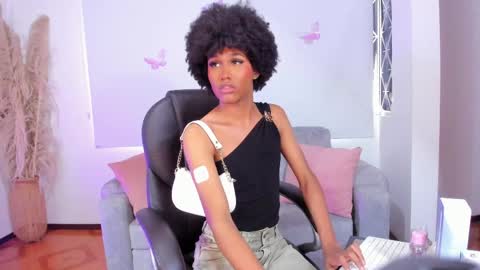 N A O M I  online show from 06.08.26