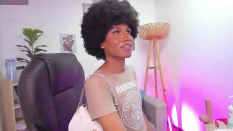N A O M I  online show from 06.18.26