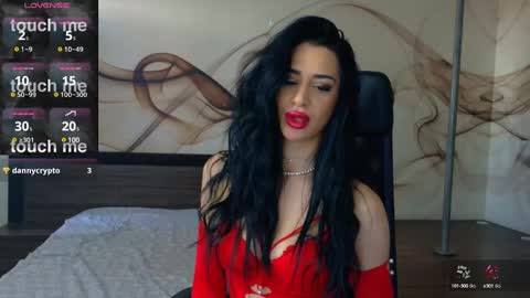 NaomiScarlett online show from 02.14.25