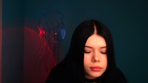 Snapshot of naomivibes chatting on 09.25.25 Naomi online show from 09.25.25