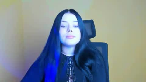 Snapshot of naomivibes chatting on 10.02.25 Naomi online show from 10.02.25